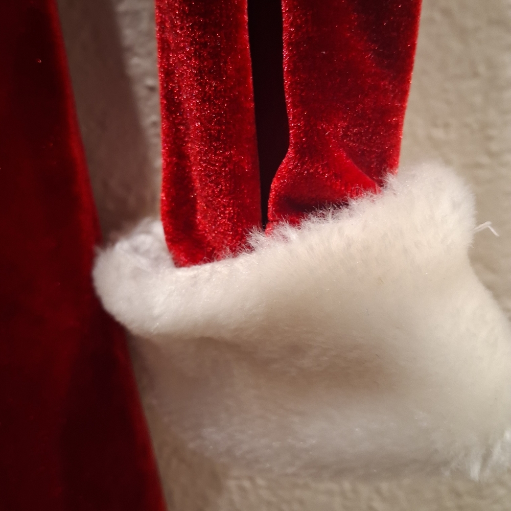 Basic Editions Red Velvet Dress - Picture 6 of 10